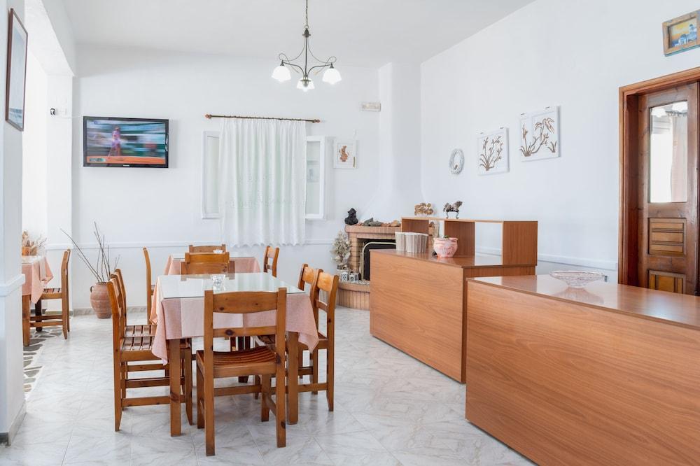 Hotel Adamastos Akrotírion Zewnętrze zdjęcie